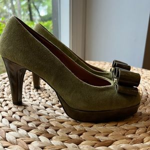 Anthropologie Miss Allbright heels 7M in moss colored suede